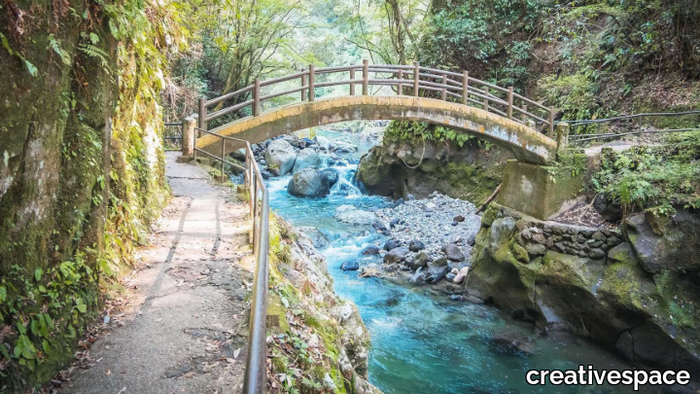 STONE-BRIDGE-Creativespace-545727-rele9d4a2c1.jpg