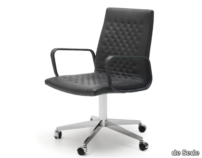 DS-1051 - Swivel leather office chair with armrests with 5-Spoke base _ de Sede