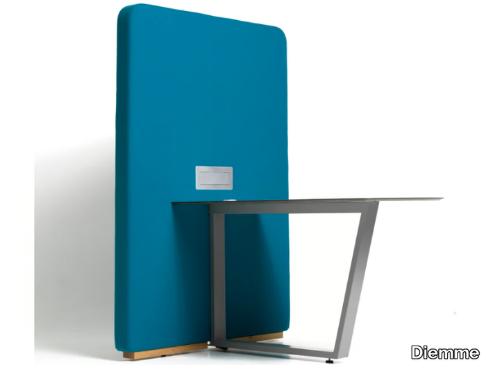 CIRCUIT MEDIA - Office desk with USB socket and partition panel _ Diemme