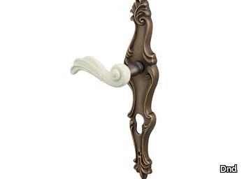 ONDA PORCELLANA - Brass and porcelain door handle on back plate _ Dnd