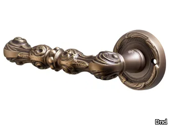 CARMEN - Brass door handle on rose _ Dnd