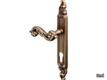 SAGOMA - Brass door handle on back plate _ Dnd