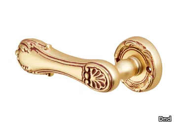 THANYA - Brass door handle on rose _ Dnd