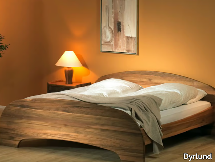 1532E - Wooden bed _ Dyrlund