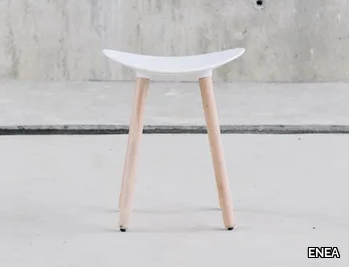 COMA WOOD - Low polypropylene and oak stool _ ENEA