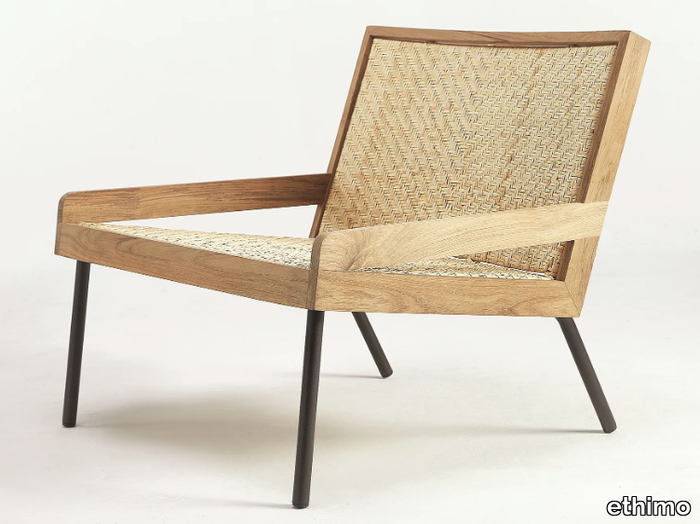 ALLAPERTO VERANDA - Teak and rattan armchair with armrests _ Ethimo