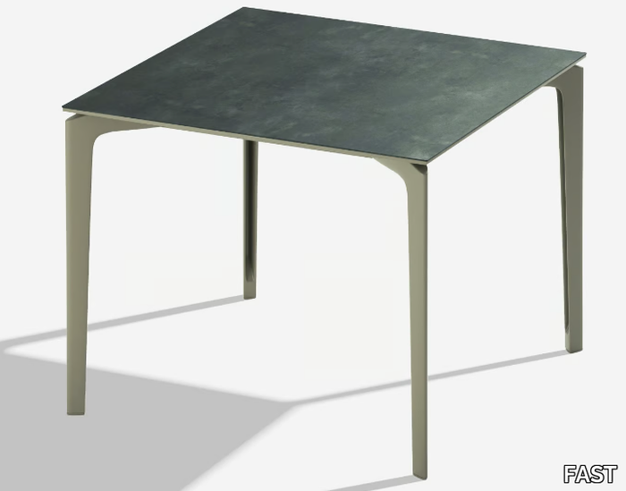 square-table-fast-420023-rel846fd349.jpg