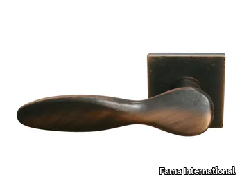 GAUDIUM MG2042 - Bronze door handle on rose _ Fama International