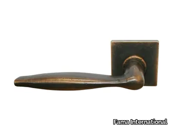 GAUDIUM MG2062 - Bronze door handle on rose _ Fama International