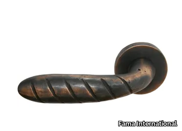 GAUDIUM MG3212 - Bronze door handle on rose _ Fama International