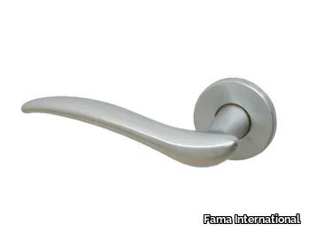 ITALIAN DESIGN - PERVINCA - Brass door handle on rose _ Fama International