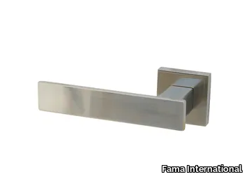 ITALIAN DESIGN - VITTORIA - Door handle on rose _ Fama International