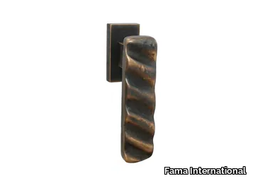 LATUS MG2223 - DK bronze window handle on rose _ Fama International