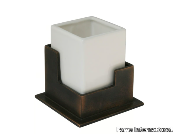 THERMAE-Toothbrush-holder-Fama-International-531868-rela3b5100d.jpg