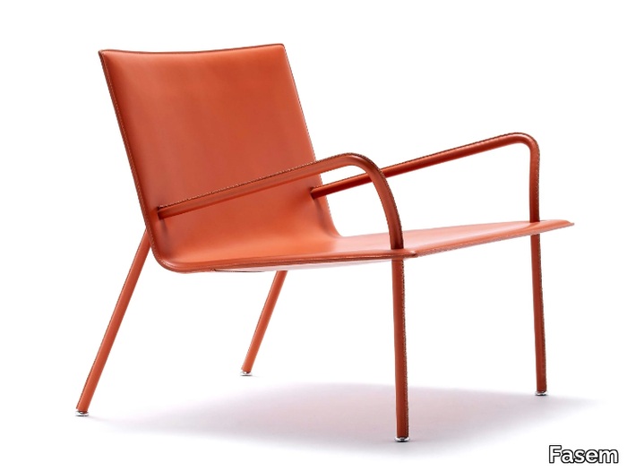 LYS - Tanned leather easy chair with armrests _ Fasem