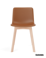 4222_pato-wood-base-chair_104-51307_oak-lacquered-leather-omni-307-cognac_v1