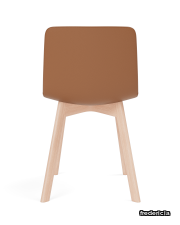 4222_pato-wood-base-chair_104-51307_oak-lacquered-leather-omni-307-cognac_v3