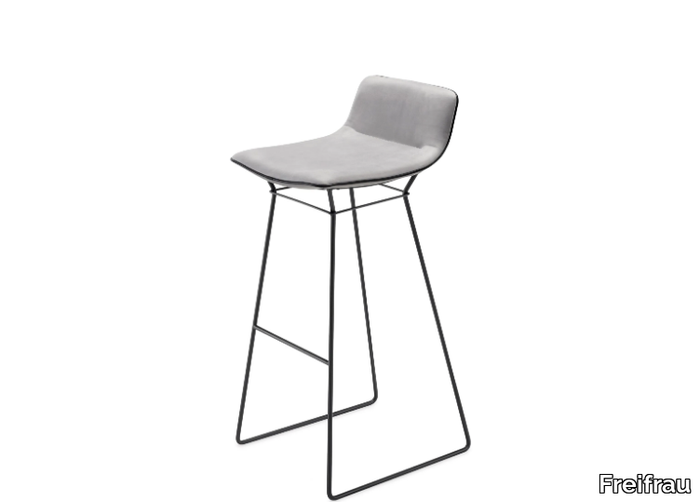 AMELIE BARSTOOL LOW - Sled base leather barstool with footrest _ Freifrau