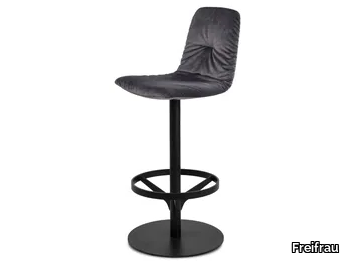 LEYA COUNTER CHAIR - Swivel high stool with back _ Freifrau