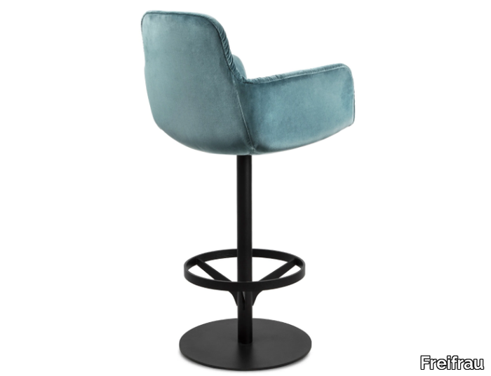 LEYA COUNTER ARMCHAIR HIGH - Swivel high stool with armrests _ Freifrau