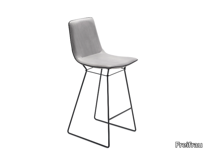 AMELIE-COUNTER-STOOL-HIGH-Freifrau-Sitzmöbelmanufaktur-270821-rel609416c5.jpg