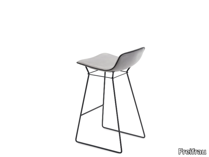 AMELIE-COUNTER-STOOL-LOW-Freifrau-Sitzmöbelmanufaktur-270817-rel627b90ec.jpg