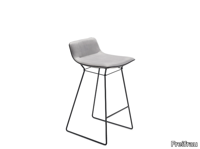 AMELIE-COUNTER-STOOL-LOW-Freifrau-Sitzmöbelmanufaktur-270817-relc169aae8.jpg