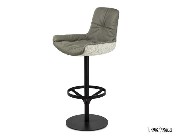 leya-bar-armchair-low-freifrau-manufaktur-639936-rel5cd3361c.jpg