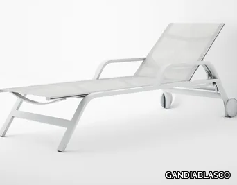 h_STACK-Batyline-sun-lounger-GANDIABLASCO-443507-rel1e544f14.jpg