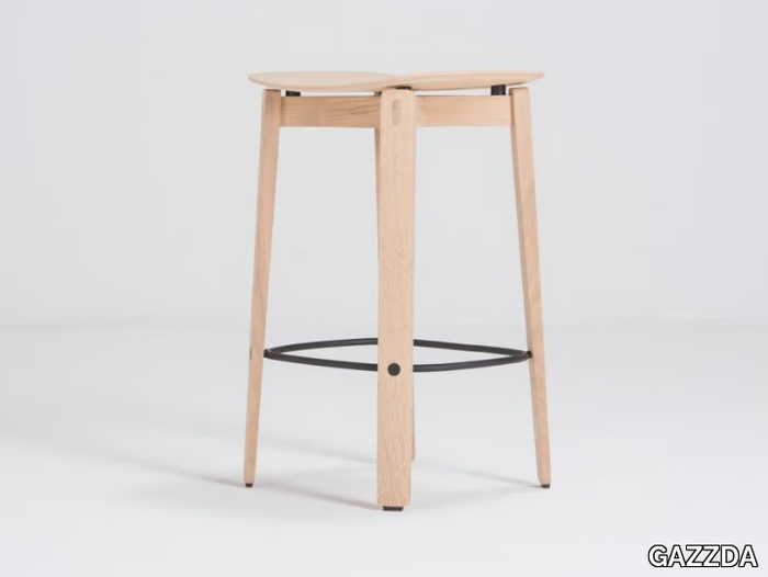 NORA-Oak-stool-Gazzda-368071-rel55407d0b.jpg