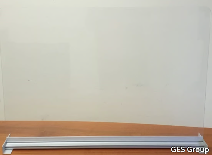 Transparent plexiglass partition - Plexiglass desktop barrier _ GES Group