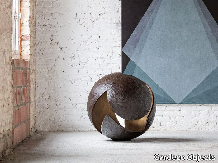 BREAKING OUT - Bronze sculpture _ Gardeco Objects