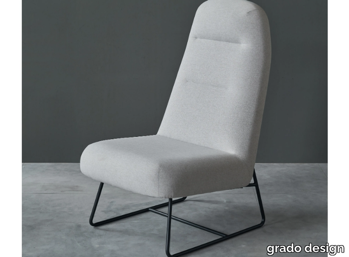 PUFFY - Sled base fabric armchair with headrest _ grado design