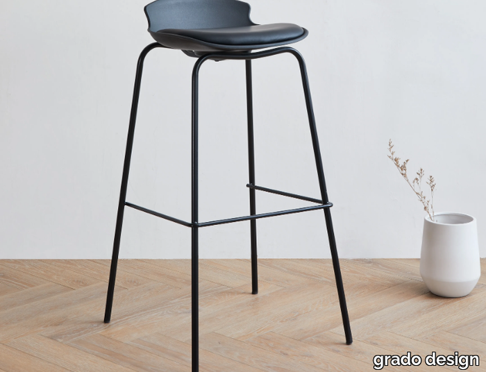 DASH - High polypropylene stool and steel base _ grado design