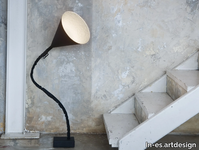 FLOWER LAVAGNA - Adjustable resin floor lamp _ In-es.artdesign