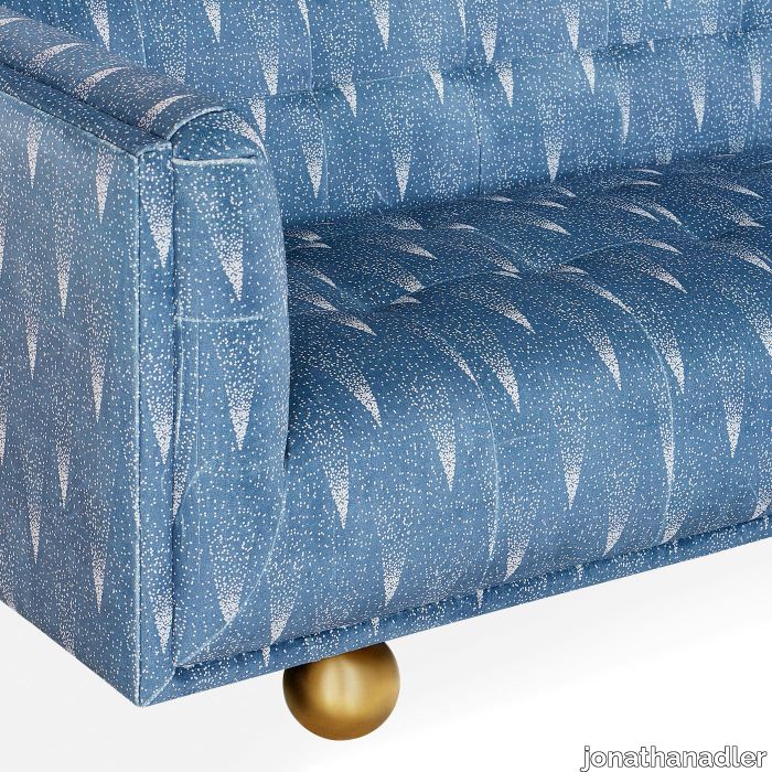 Claridge_Sofa_Vapor_f_db913e55-680e-4ba8-b456-1aae0e4447cb.jpg