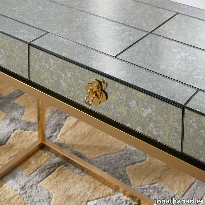 FA18_delphine_desk_detail_dcd458e4-c179-472f-95e9-0405f67ae69f.jpg