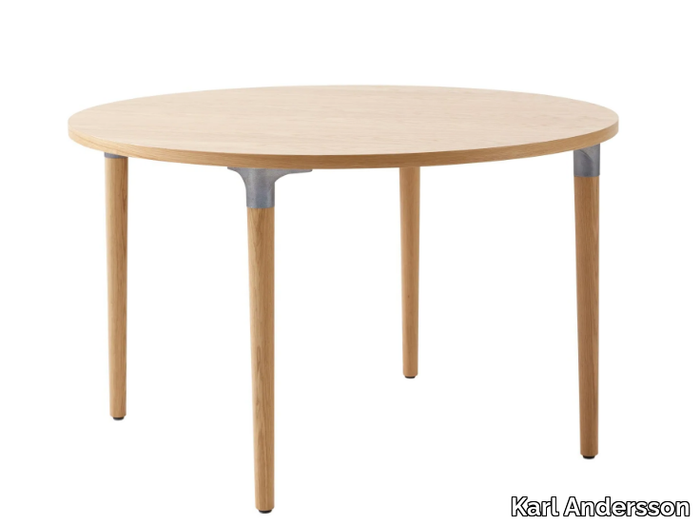 TAILOR - Round dining table _ Karl Andersson