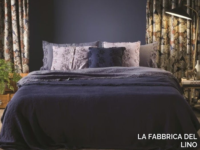 PETALI-Duvet-cover-LA-FABBRICA-DEL-LINO-by-Bergianti-Pagliani-57252-rel3aaa8340.jpg