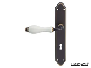 ERICA - Classic style metal door handle on back plate with lock _ LINEA CALI'