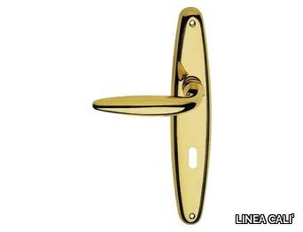 KUBA - Classic style brass door handle on back plate with lock _ LINEA CALI'