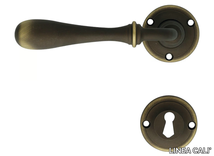 TOSCA - Classic style brass door handle on rose with lock _ LINEA CALI'