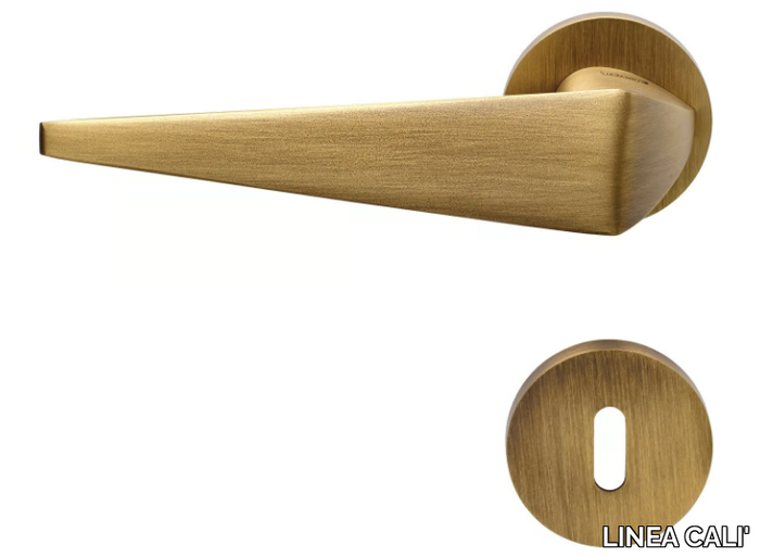 KOMFORT - Contemporary style brass door handle on rose with lock _ LINEA CALI'