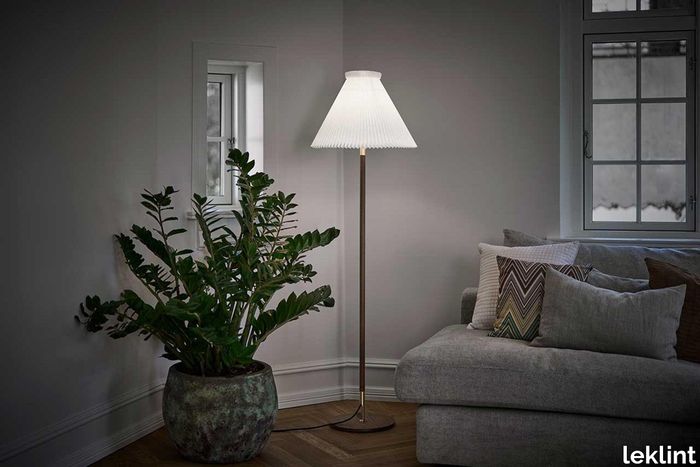 leklint328_floor_lamp_smokedoak_lifestyle1.jpg