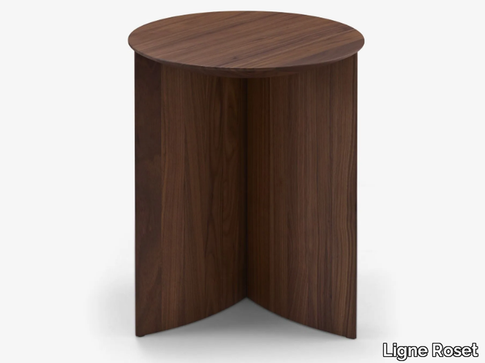 APUSO & RONDONE - Round walnut coffee table _ Ligne Roset