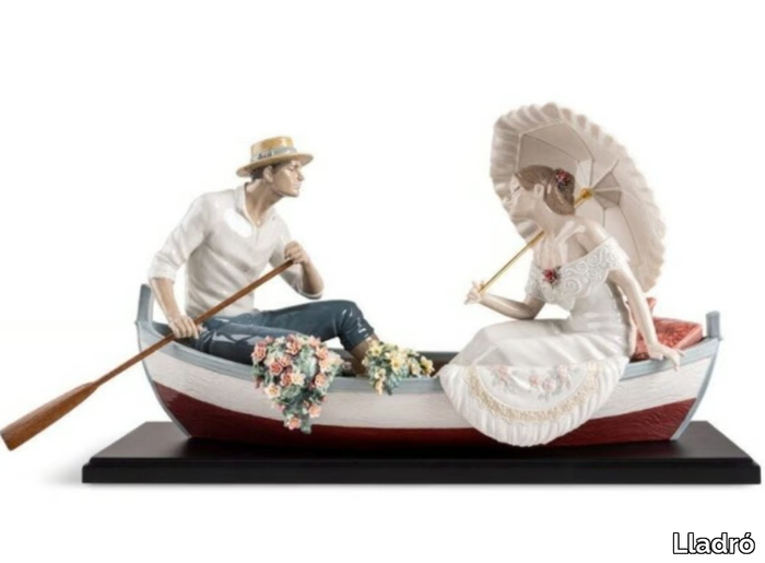 ROMANCE ON THE LAKE - Porcelain decorative object _ Lladró