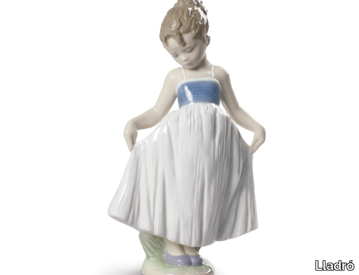 LOOK AT MY DRESS GIRL - Porcelain decorative object _ Lladró