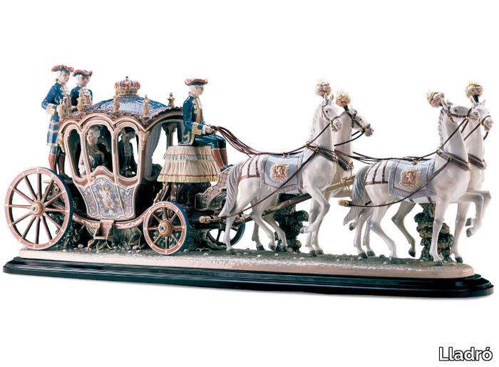 XVIIITH CENTURY COACH - Porcelain decorative object _ Lladró