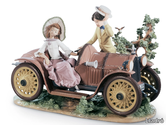 young-couple-with-car-lladro-555177-rel29d2cdf8.jpg