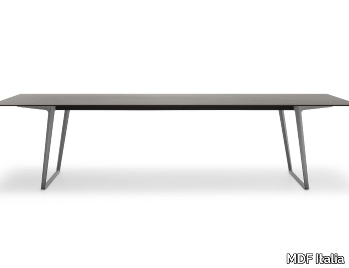 AXY-Garden-table-MDF-Italia-308344-rel4bfd44f7.jpg